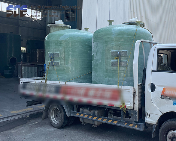 玻（bō）璃鋼立式儲罐φ1600x1800